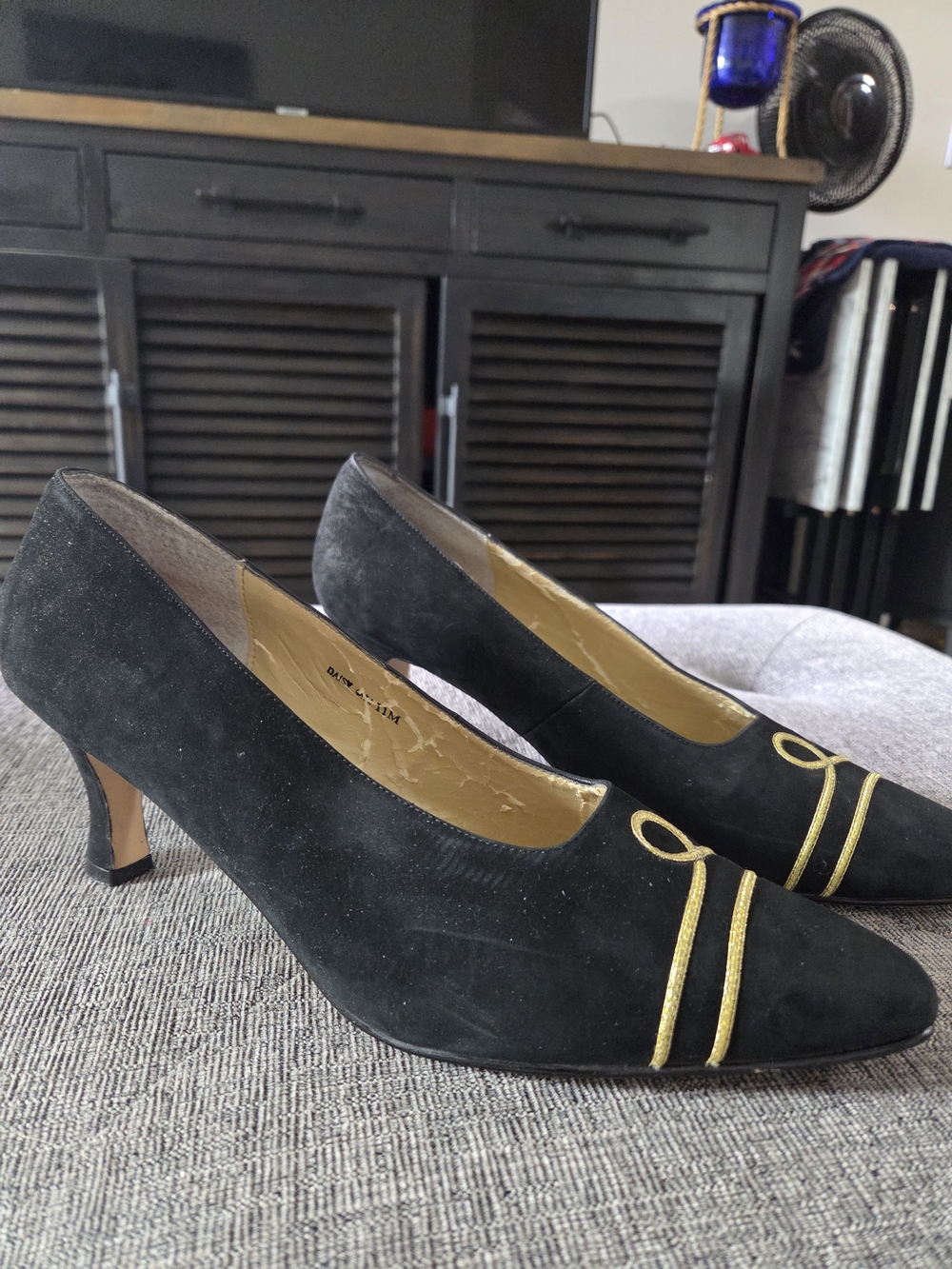 Vintage Fresco by Pierre Womens Black Suede Kitten Heel Pumps Gold Trim Size 11